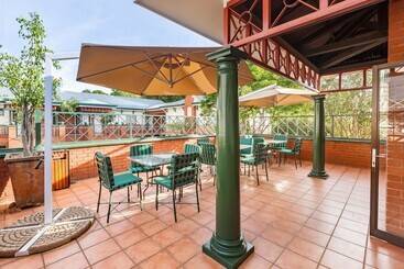 هتل Rosebank Lodge Guesthouse By Claires