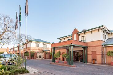 בית מלון כפרי Rosebank Lodge Guesthouse By Claires
