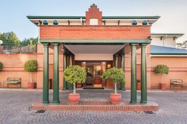 هتل Rosebank Lodge Guesthouse By Claires