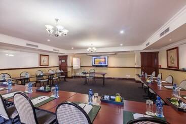 هتل Rosebank Lodge Guesthouse By Claires