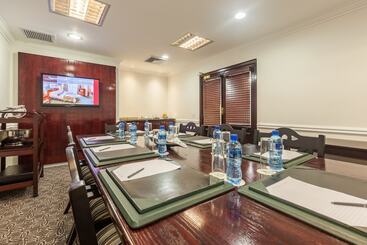 هتل Rosebank Lodge Guesthouse By Claires