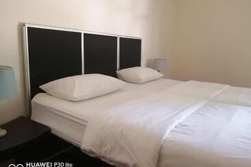 هتل Rosebank Lodge Guesthouse By Claires