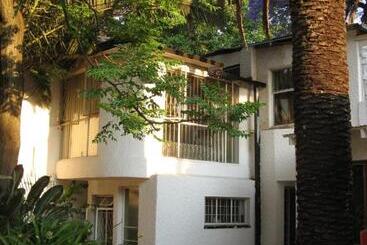 هتل Rosebank Lodge Guesthouse By Claires