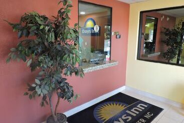 هتل Days Inn By Wyndham Conoverhickory
