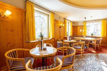 هتل Der Schutthof