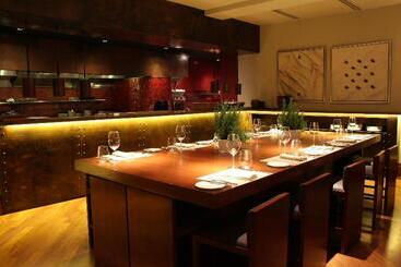 Four Seasons Hotel Singapore