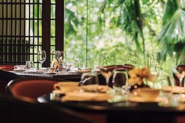 Four Seasons Hotel Singapore