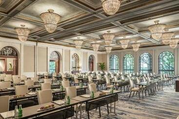 Four Seasons Hotel Singapore