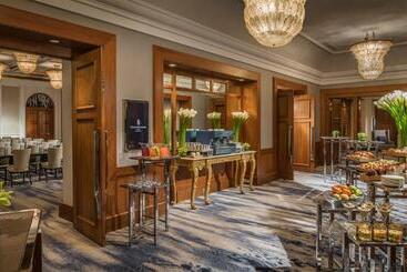 Four Seasons Hotel Singapore
