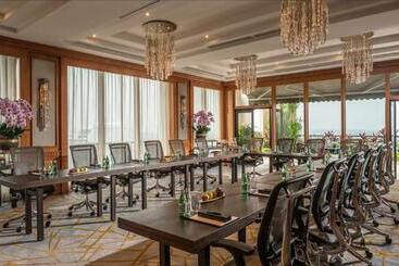 Four Seasons Hotel Singapore