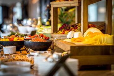 Four Seasons Hotel Singapore