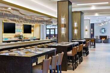 هتل Hilton Los Angeles North/glendale