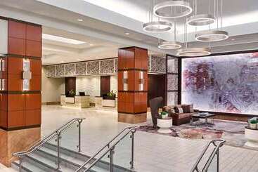 هتل Hilton Los Angeles North/glendale