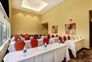 هتل Holiday Inn   Mississauga Toronto West, An Ihg
