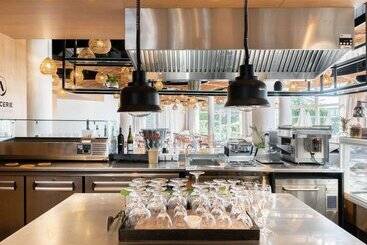 هتل Mercure Compiegne Sud
