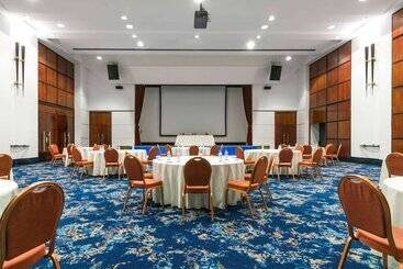 هتل Pullman Bucharest World Trade Center