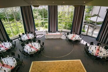 Отель Wyndham Hannover Atrium