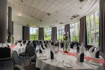 Отель Wyndham Hannover Atrium