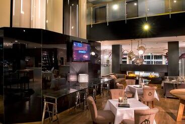 Отель Wyndham Hannover Atrium