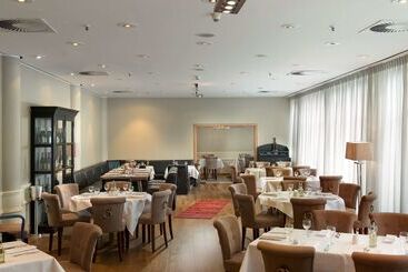 Отель Wyndham Hannover Atrium
