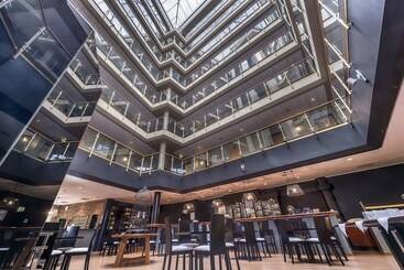Отель Wyndham Hannover Atrium