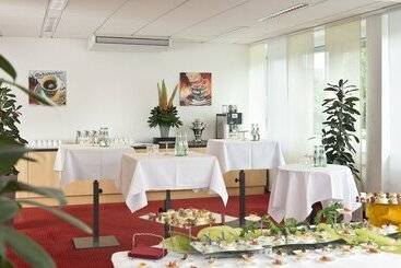 Отель Wyndham Hannover Atrium