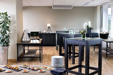 Отель Wyndham Hannover Atrium
