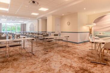 استراحتگاه Holiday Inn Nice   Port St Laurent, An Ihg