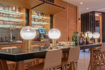 استراحتگاه Holiday Inn Nice   Port St Laurent, An Ihg