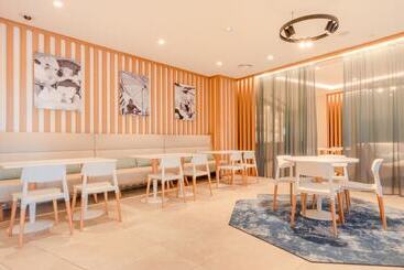استراحتگاه Holiday Inn Nice   Port St Laurent, An Ihg