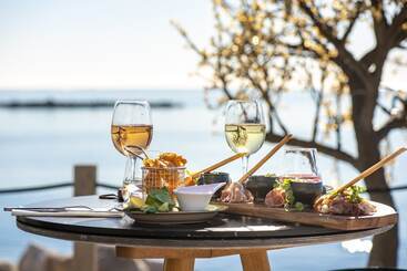 استراحتگاه Holiday Inn Nice Port St Laurent, An Ihg