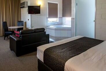هتل Comfort Inn & Suites King Avenue