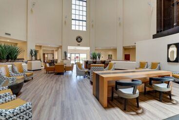 هتل Drury Inn & Suites Phoenix Airport