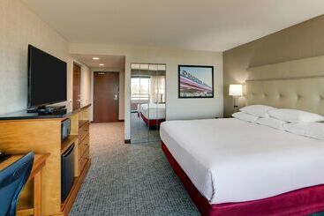 هتل Drury Inn & Suites Phoenix Airport