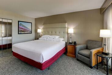 هتل Drury Inn & Suites Phoenix Airport