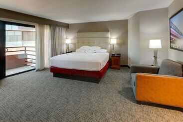 هتل Drury Inn & Suites Phoenix Airport