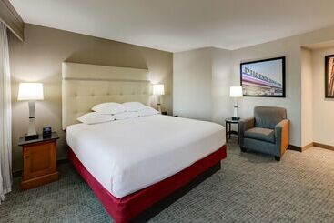 هتل Drury Inn & Suites Phoenix Airport