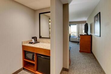 هتل Drury Inn & Suites Phoenix Airport