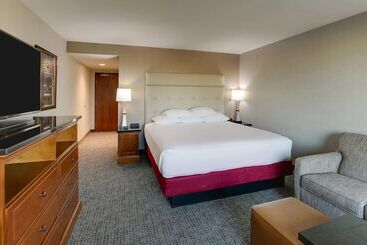 هتل Drury Inn & Suites Phoenix Airport