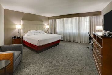 هتل Drury Inn & Suites Phoenix Airport