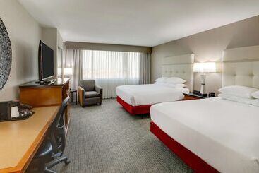 هتل Drury Inn & Suites Phoenix Airport