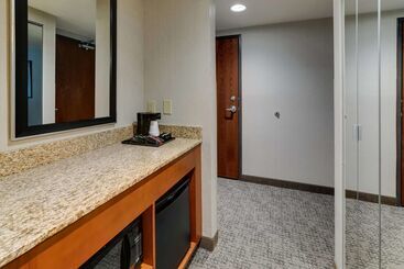 هتل Drury Inn & Suites Phoenix Airport