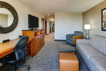 هتل Drury Inn & Suites Phoenix Airport