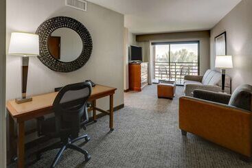 هتل Drury Inn & Suites Phoenix Airport