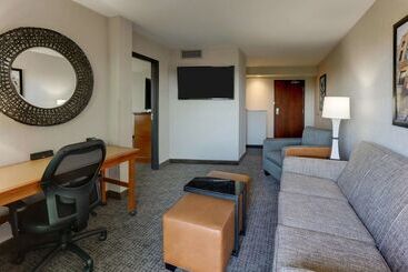 هتل Drury Inn & Suites Phoenix Airport