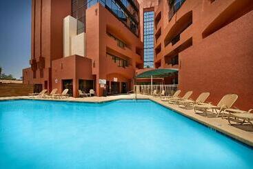 هتل Drury Inn & Suites Phoenix Airport