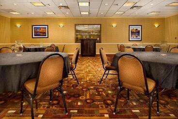 هتل Drury Inn & Suites Phoenix Airport