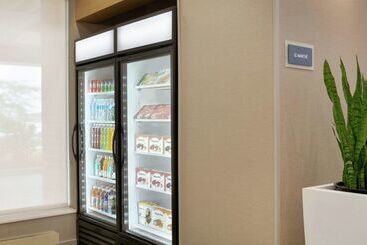 هتل Embassy Suites By Hilton Montreal Airport