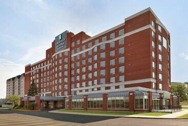 هتل Embassy Suites By Hilton Montreal Airport