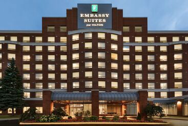 هتل Embassy Suites By Hilton Montreal Airport